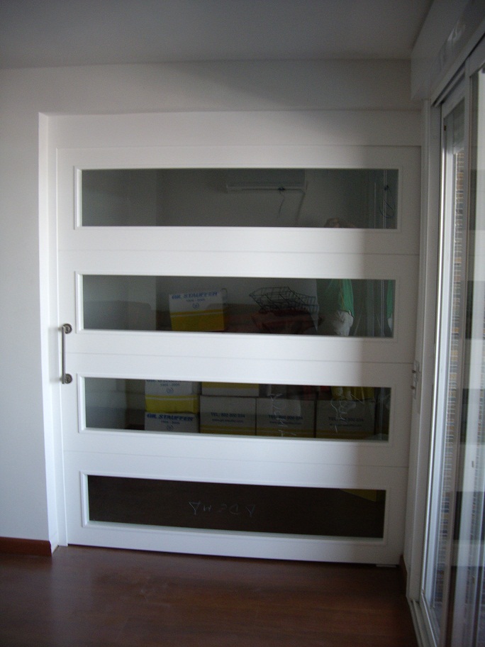 Puertas correderas y Puertas plegables | Carpintería Maydeco