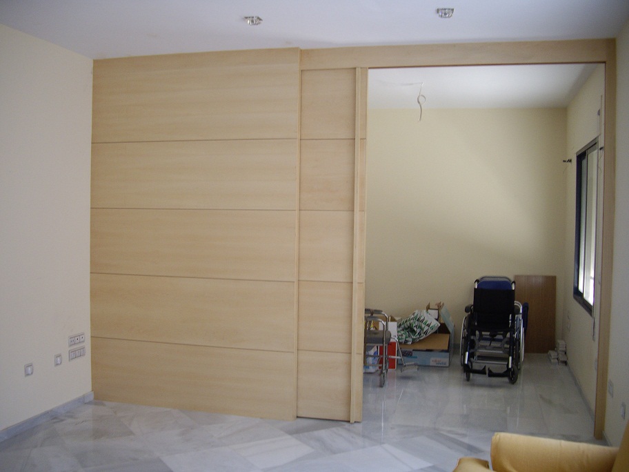 Puertas correderas y Puertas plegables | Carpintería Maydeco